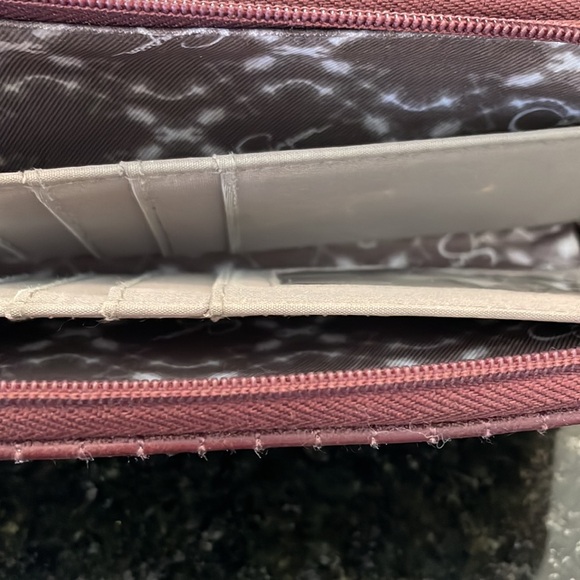 Jessica Simpson wallet/clutch, very good condition, two zippered compartments - Picture 7 of 9